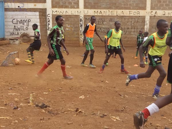 Kesa Soka: Fútbol y Valores para la Juventud de Kibera